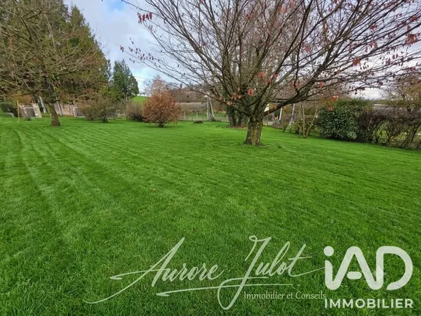 Terrain 900 m²