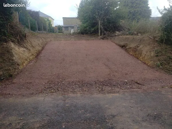 À vendre Terrain constructible de751 m2 avec CU , Enedis et eau au pied du terrain Sur la commune de