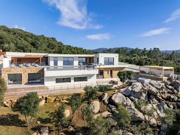 Villa 7 pièces 563 m²