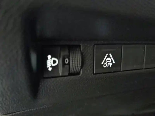 Peugeot 208 electrique 50 kwh 136ch — photo 36