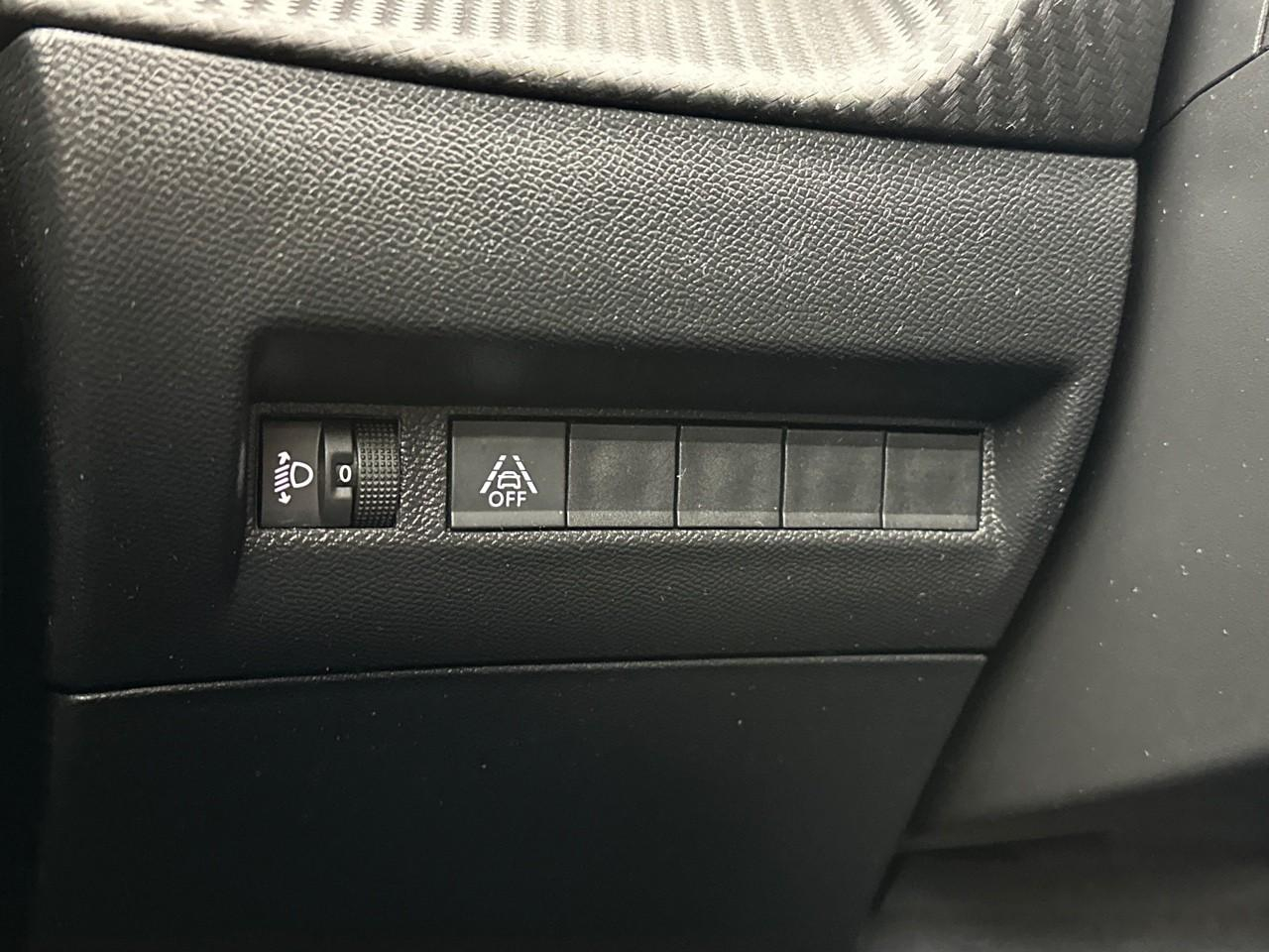 Peugeot 2008 puretech 100 s&s bvm6 style — photo 18