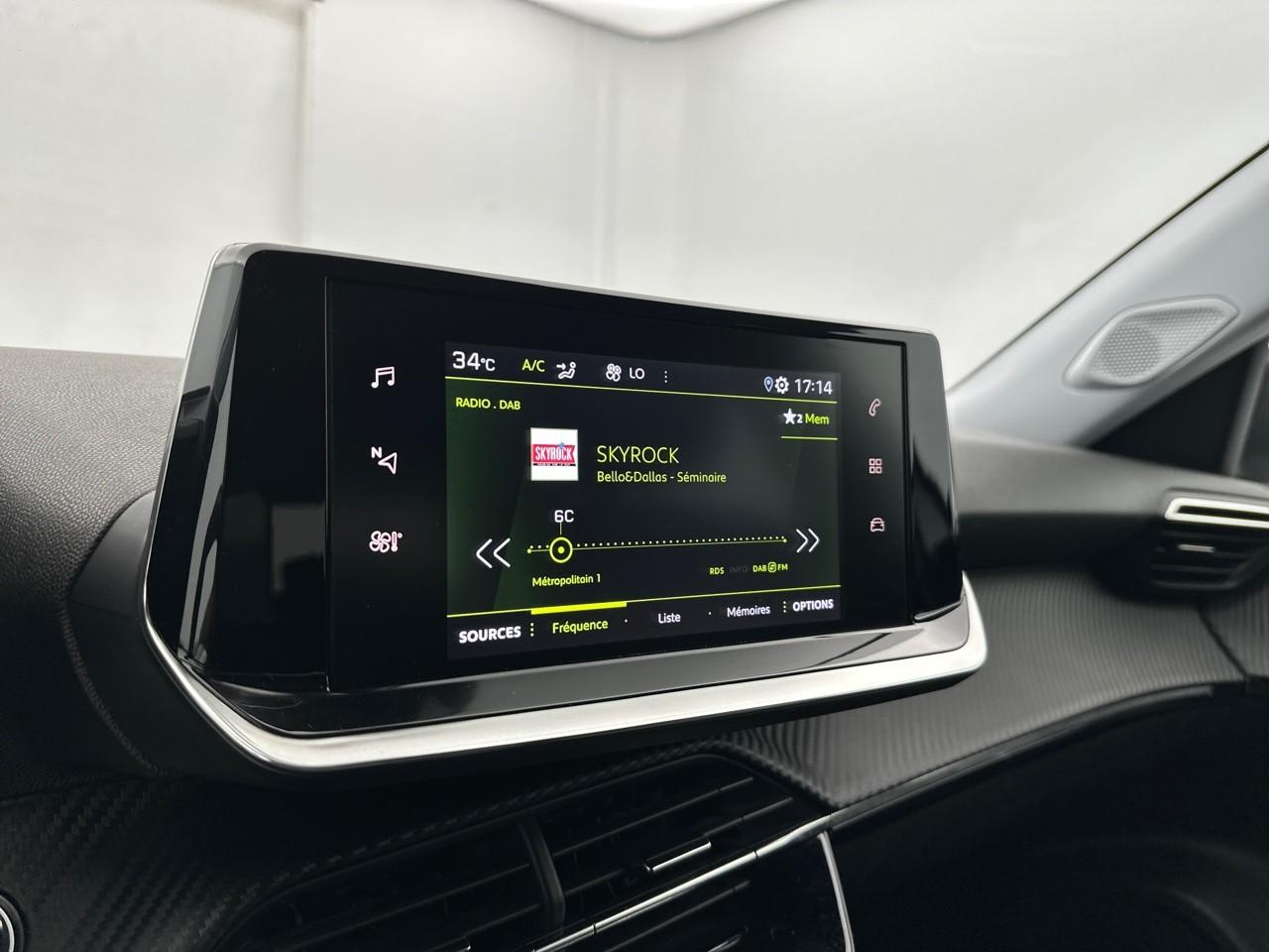 Peugeot 2008 puretech 130 s&s eat8 allure pack — photo 22