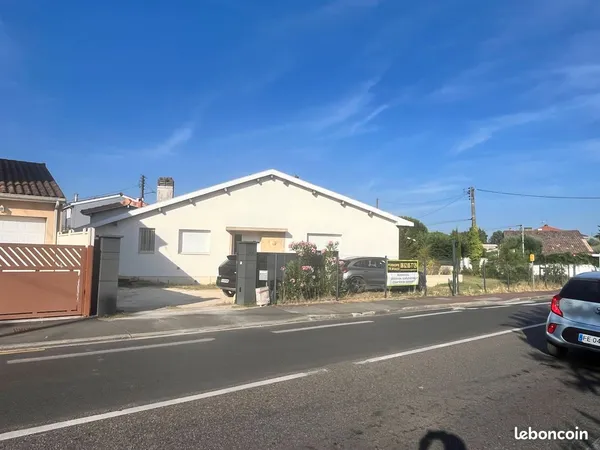 Mérignac Capeyron : Bureaux 182 m² jardin, terrasses, travaux 2026