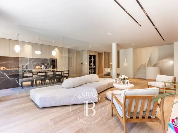 PARIS 16 - APPARTEMENT TRIPLEX - 6 CHAMBRES - 12 ADULTES