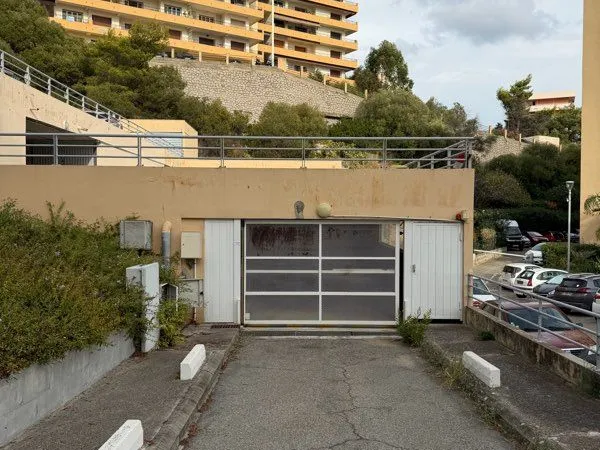 Parking / box fermé résidence des îles ajaccio