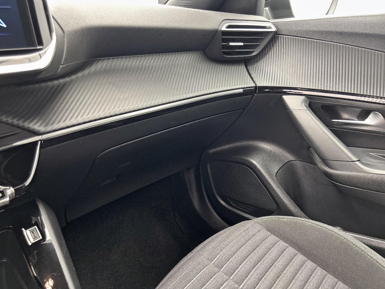 Peugeot 2008 hybrid 136 e-dcs6 active — photo 32