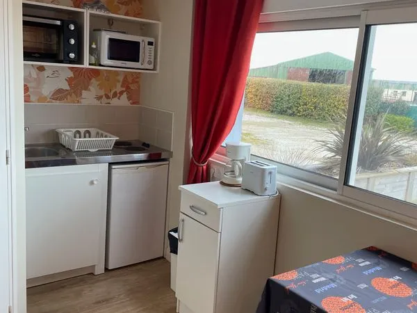 Studio 1 à 2 personnes meublé proche de la mer - 650 tout compris / mois - Saint-Côme-de-Fresné