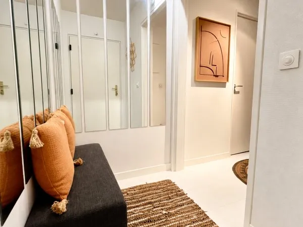 Les ARCEAUX : Grand et confortable T2 meublé 58M2 + Terrasse