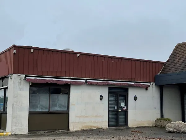 A vendre , Anet ( 28260 ) ,  batiment  commercial :  murs 715 m2