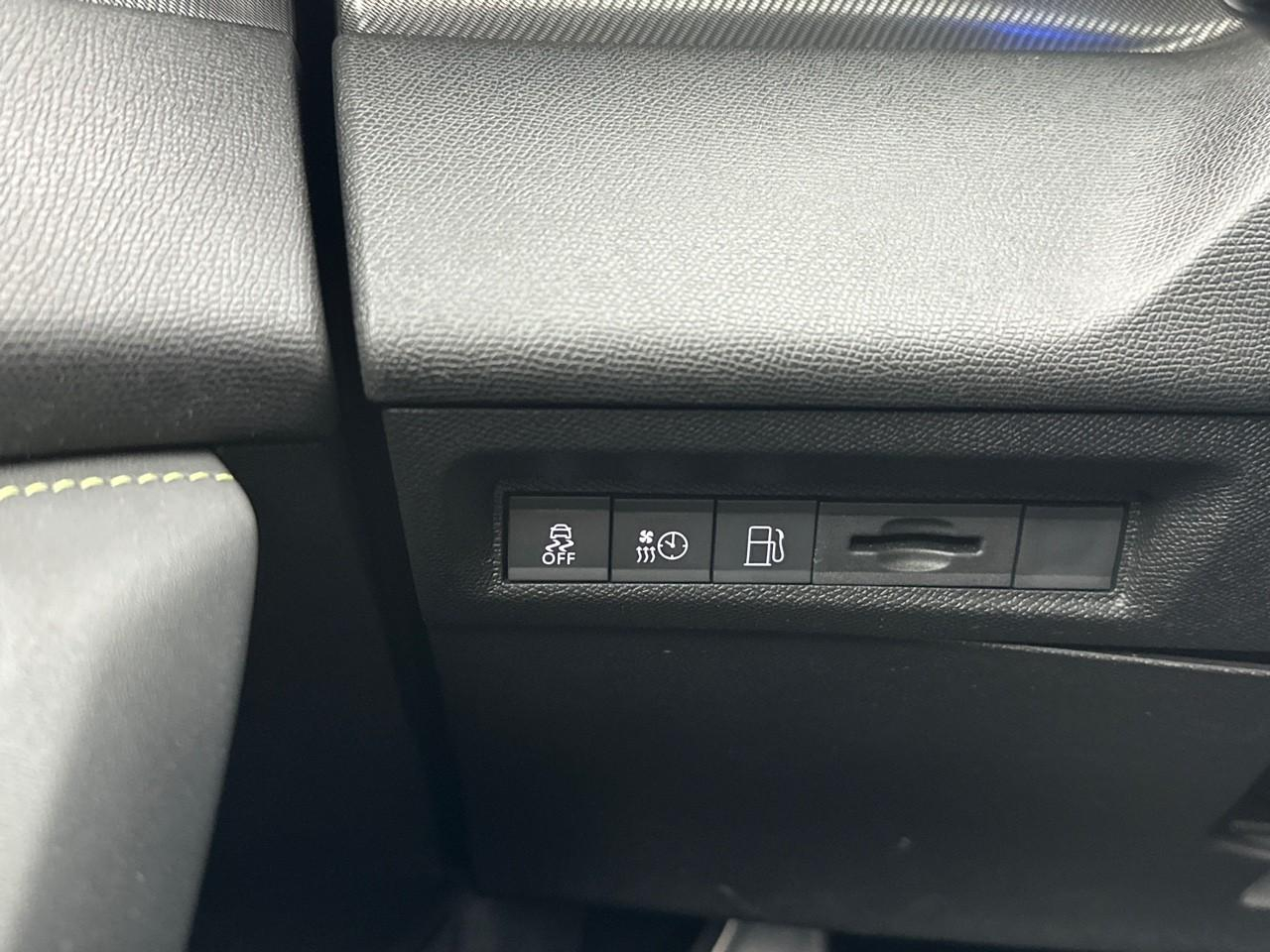 Peugeot 308 phev 225 e-eat8 gt pack — photo 17