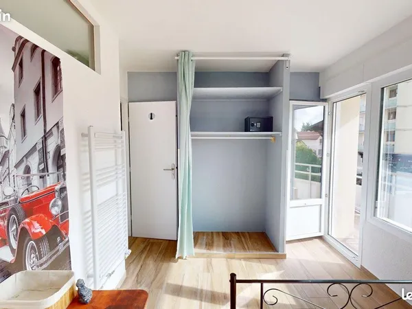 Ravissante Coloc. POUR FILLE neuve de 2026 agréable et confortable de 2 chambres avec un grand balco