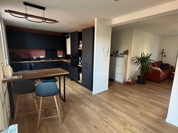 Appartement T3 65 m² entièrement rénové - Garage, cave, 2 balcons - Le Puy-en-Velay