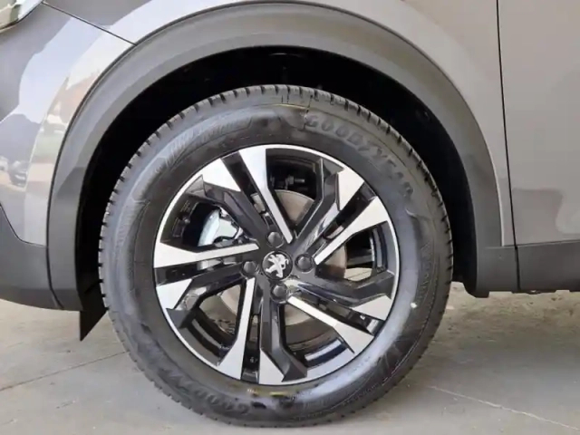Peugeot 2008 1.2 puretech 130ch s&amp;s allure — photo 5