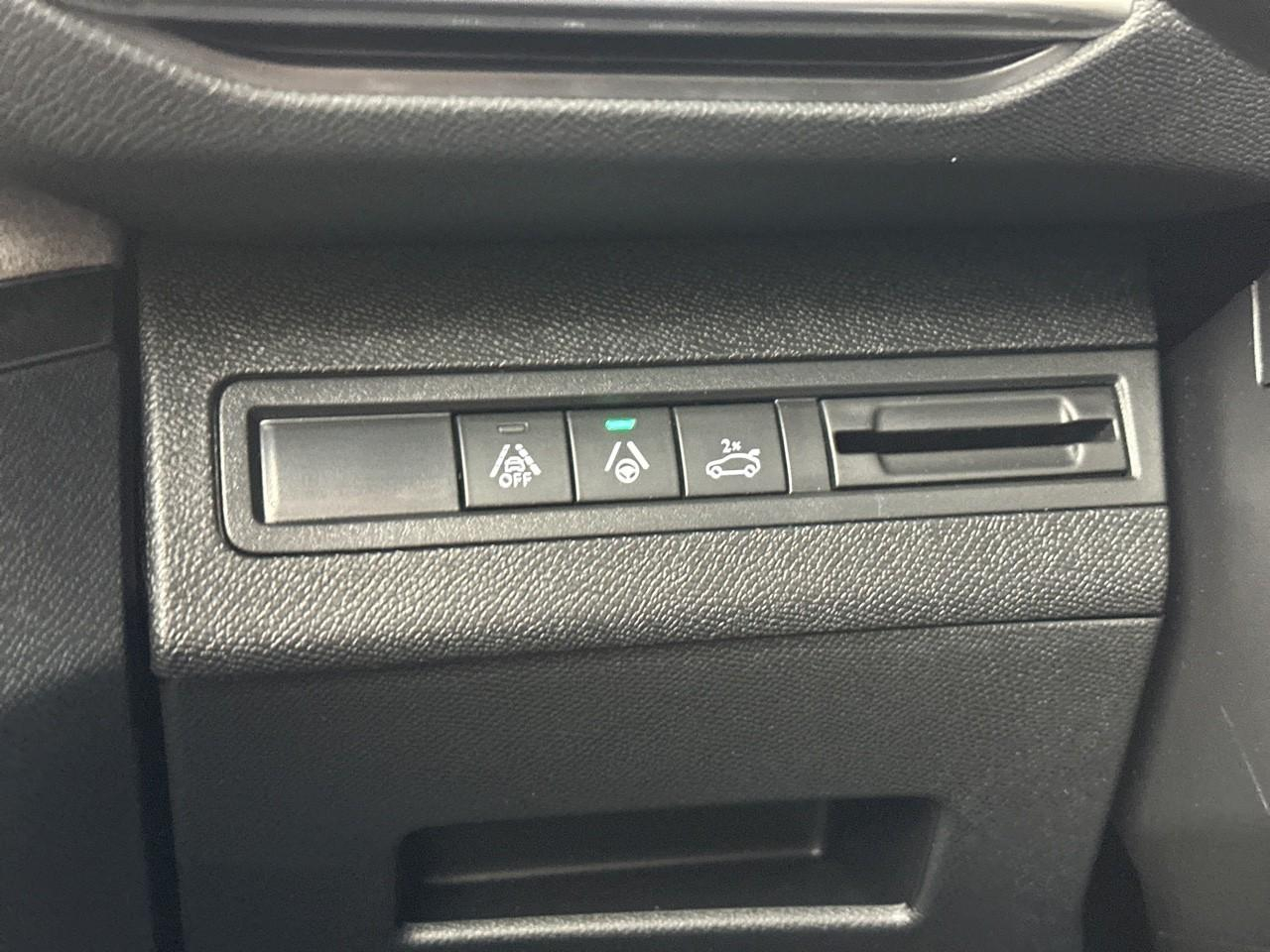 Peugeot 3008 puretech 130ch s&s eat8 gt pack — photo 17