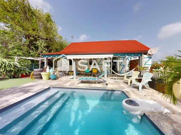 Maison sur deux niveaux, F4 et deux F2, piscine