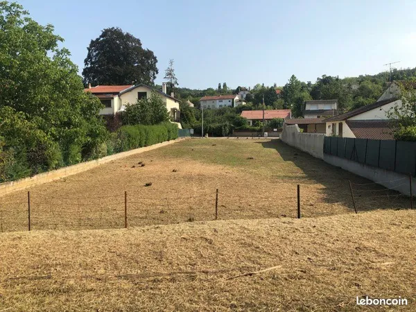 Grand terrain plat constructible 1000m2