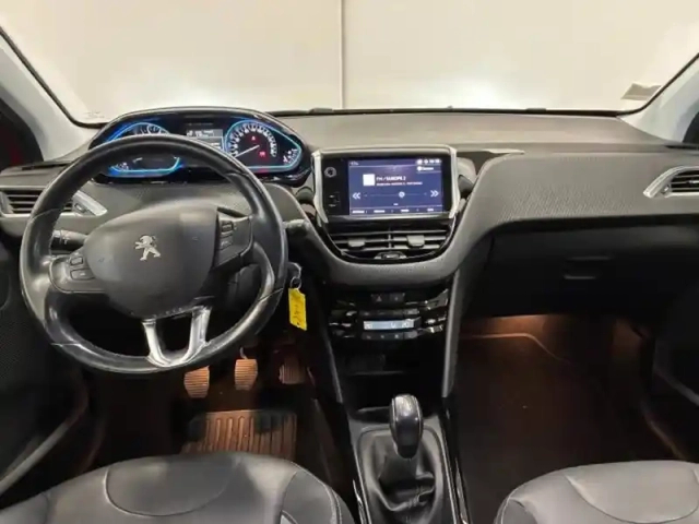 Peugeot 2008 1.2 puretech 110ch allure s&amp;s — photo 12
