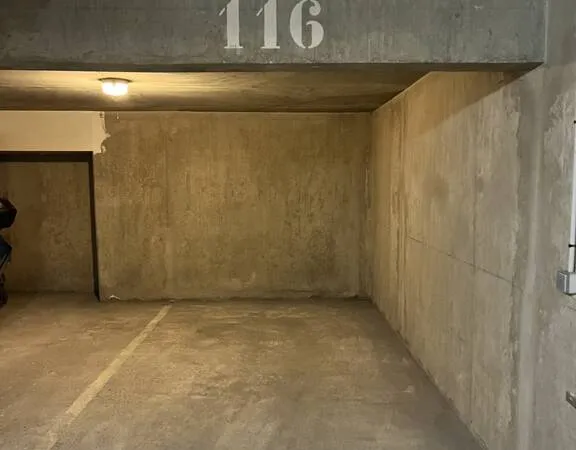 Garage/Parking