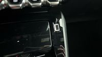 Peugeot 2008 1.2 PureTech 130ch S&S GT EAT8 — photo 30