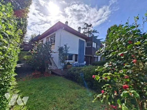 Maison 8 pièces 302 m²