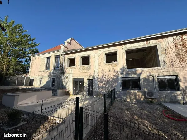Loft 1 pièce 166 m²