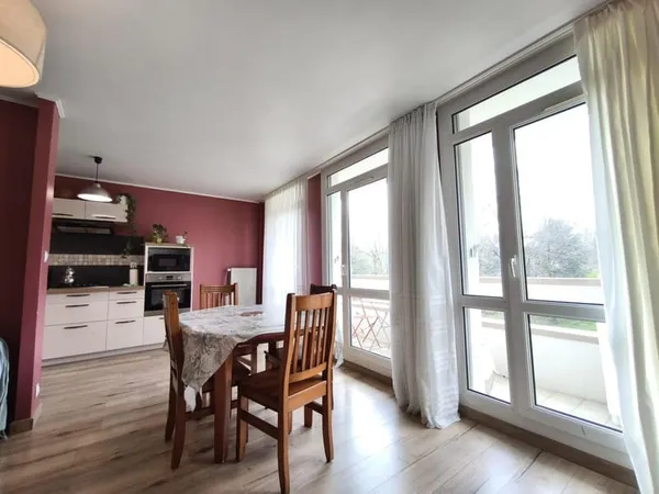 Proche verdure et deux balcons