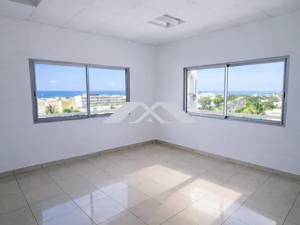 Local 100 m² Saint Denis