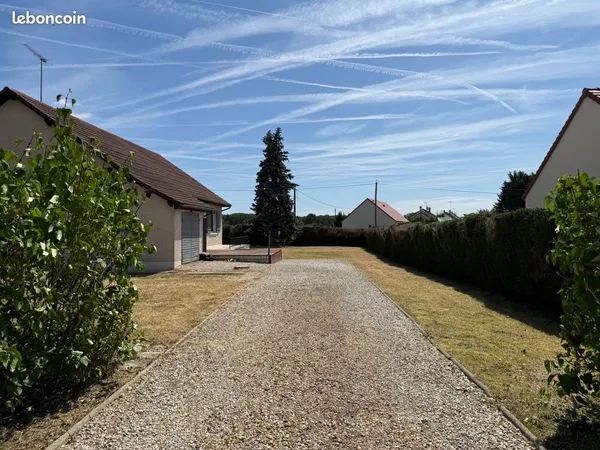 Maison 83 m² - 3 chambres, terrain 1 200 m² et garage - Ladon