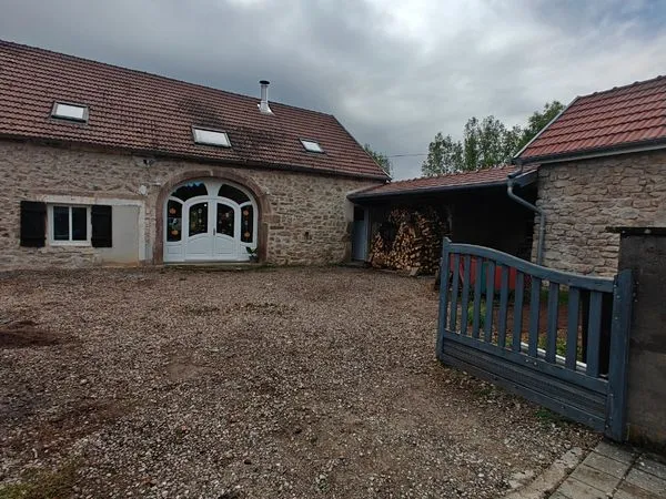 Maison de caractère de 225 m² avec terrain clos de 2 574 m²