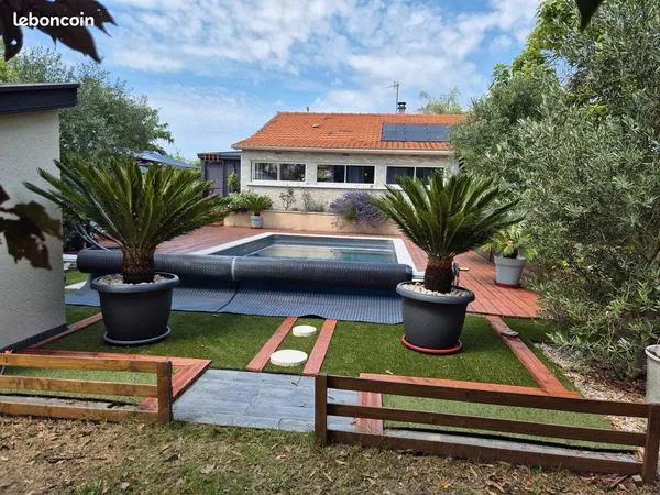 Ensemble immobilier de plain-pied située dans un environnement calme sans vis à vis