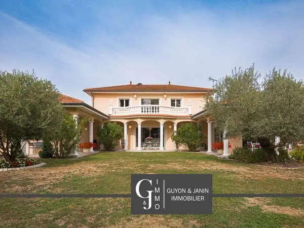 Maison 7 pièces 295 m²