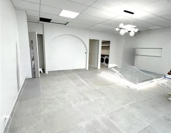 Commerce 61 m²