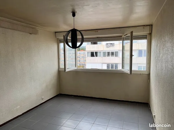 Studio Aix-en-Provence de 23 m² avec travaux à effectuer - Résidence des Facultés