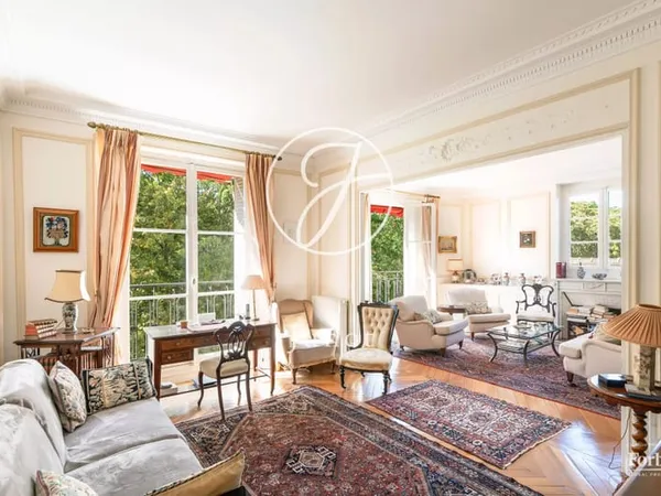 Paris 16e - AUTEUIL / MONTMORENCY - Appartement de réception et familial - 5 pièces - 152,63m² Carre