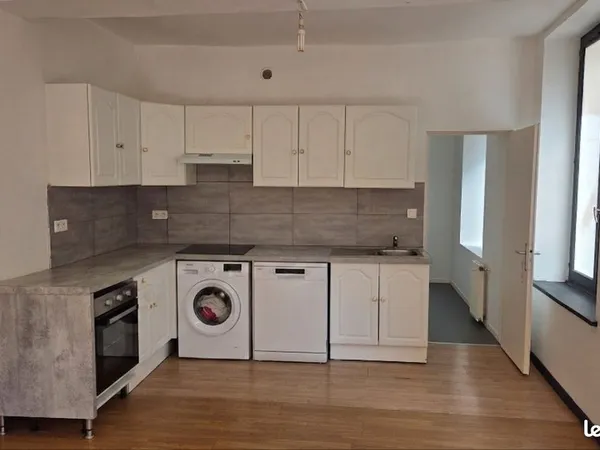Appartement T3 94m2 rénové, Sedan (particulier)