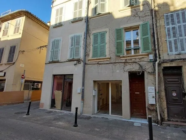 Local commercial 1 pièce 44 m²