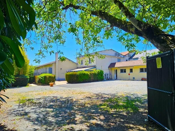 Hôtellerie et restauration Vente Sorges et Ligueux en Périgord  800m² 453600€