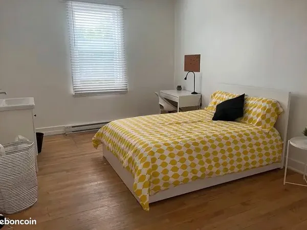 Chambre meublée