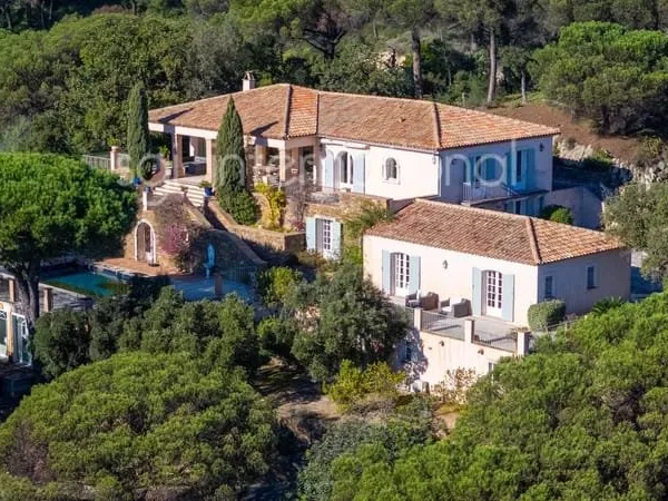 Maison 320 m²