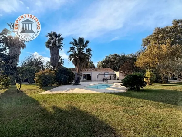 Maison T4 avec Dependances Jardin et Piscine