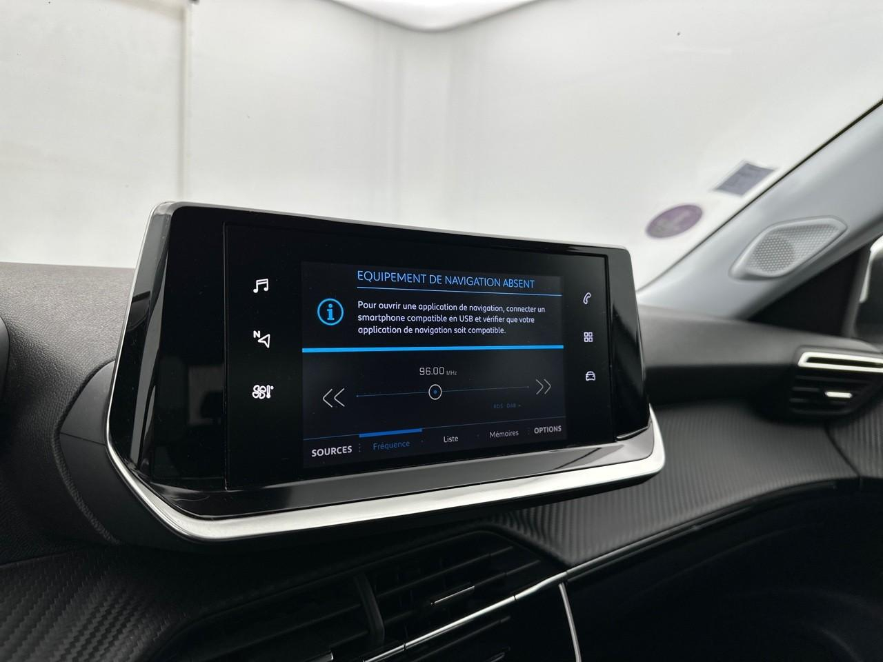 Peugeot 2008 puretech 100 s&s bvm6 style — photo 11