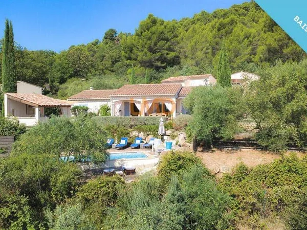 Maison 8 pièces 240 m²