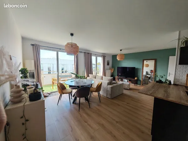 Duplex 110 m² | 3 chambres | Terrasse 44 m² | 2 parkings | Lille