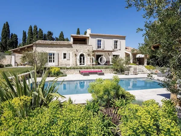 Maison 8 pièces 200 m²
