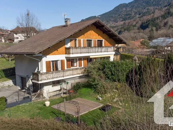 Appartement 9 pièces 214 m²