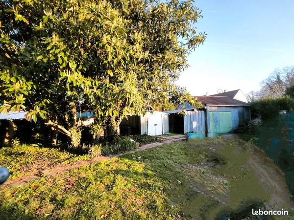 ENTREPOT DE STOCKAGE / GARAGE SUR 245m2 PAR PARTICULIER