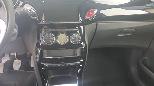 DS DS3 1.2 PureTech 110 - Connected Chic – 2018 – 122795 km – Essence – Boîte Manuelle — photo 28