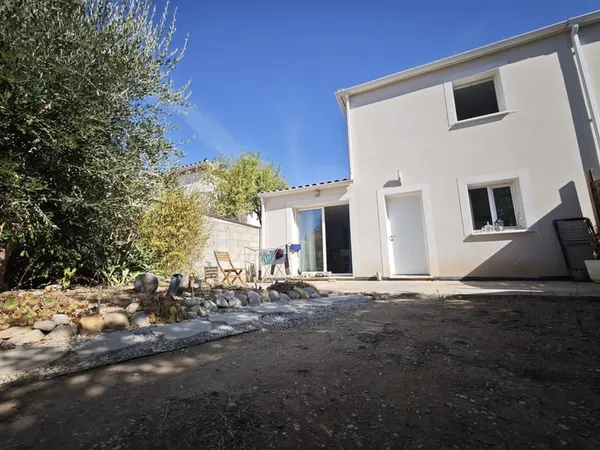 Maison recente, 3 chambres, jardin