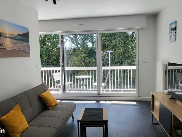 APPARTEMENT 2 pièces 33m2 avec grand balcon, cave et parking privé