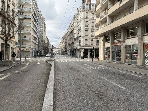 Local commercial 600 m²